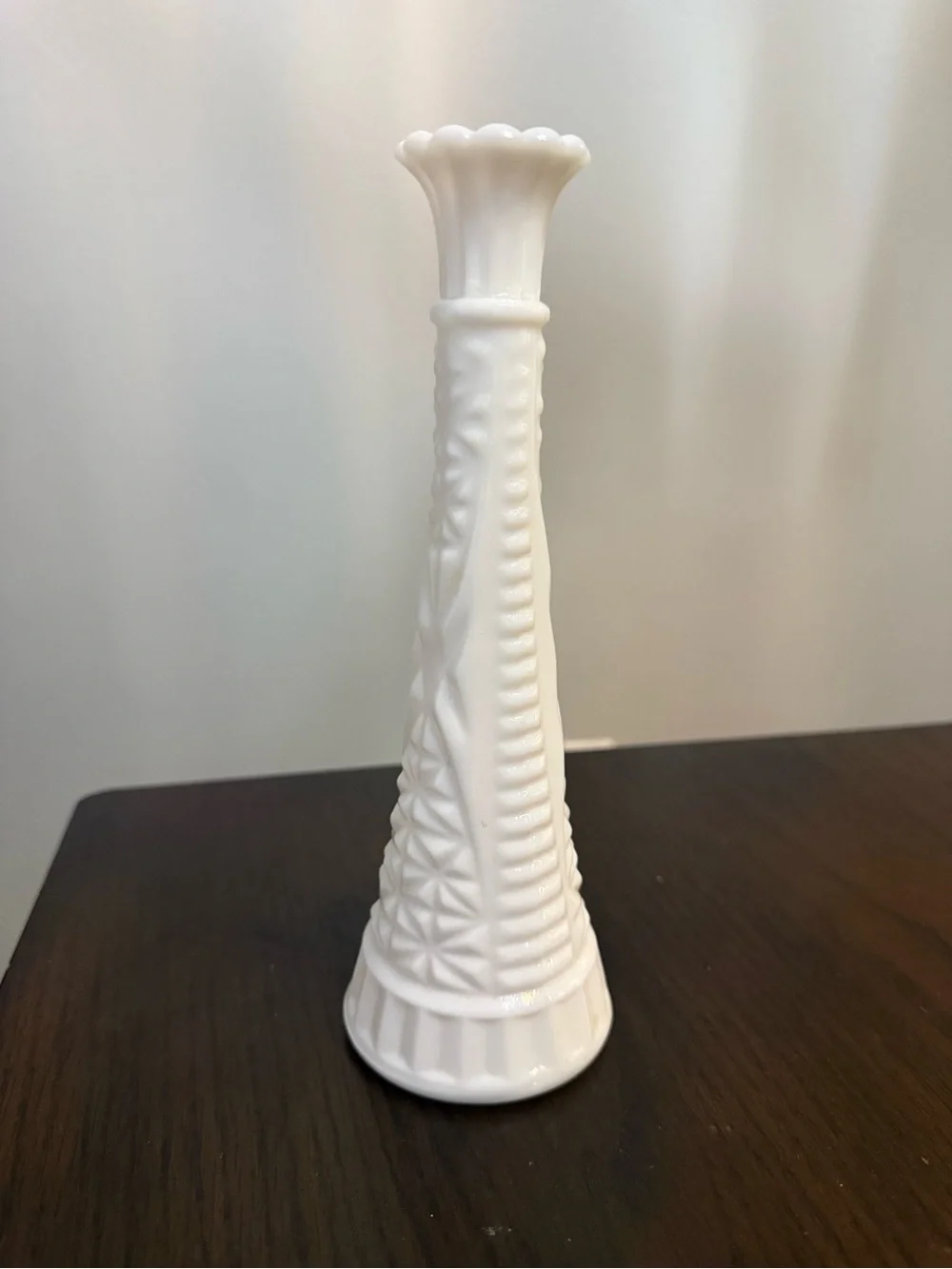 Vintage Anchor Hocking 9” Milk Glass White Flower Bud Vase Ring Of Fire 3